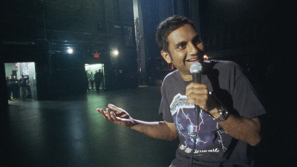 Aziz Ansari visage heureux